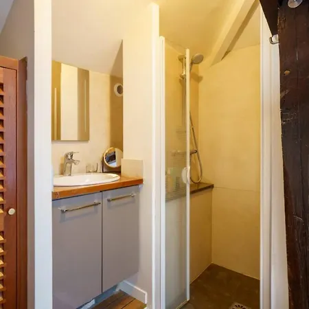 Spacious And Peaceful 1 Bd In Paříž